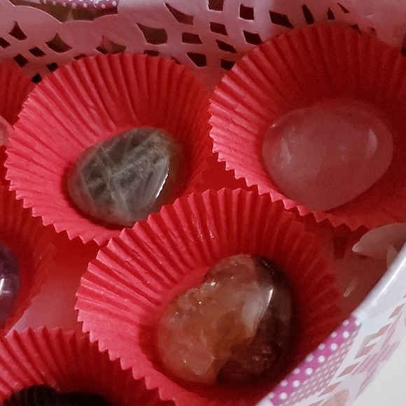 Crystal Hearts 6 Assorted Beautiful Crystal Gemstones - Picture 15 of 16